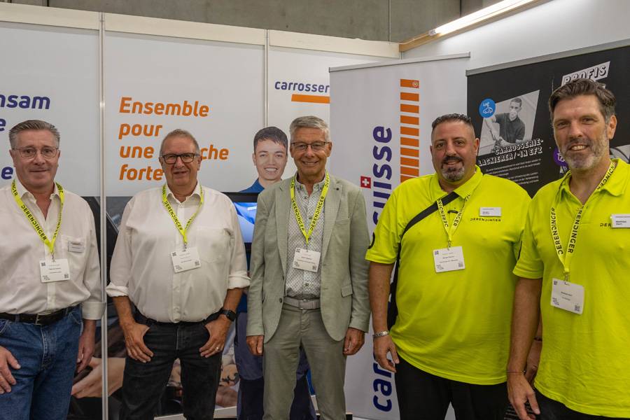 Unis pour obtenir de meilleures conditions dans le commerce des pièces : Patrick Grosse, Bruno Moser et Armin Haymoz de carrosserie suisse, avec Sergio Danieli et Mathias Hert de Derendinger (de gauche à droite).