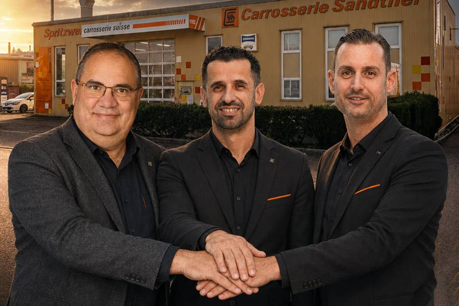 Passage de témoin à la Carrosserie Sandtner AG : Horst Sandtner (à gauche) transmet l’entreprise à Skender Veselji (au centre) et Patrick Ryser (à droite) au 1er septembre 2026.
