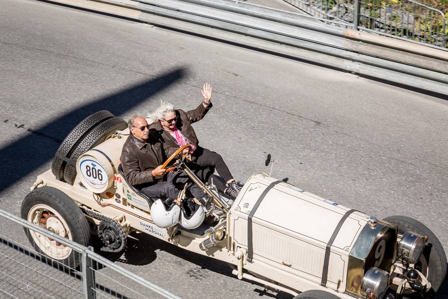 Construit en 1917 et toujours sur ses roues : le La France Type 12 de Ruedi Schawalder était le plus ancien véhicule de l’Arosa ClassicCar 2026. La retraite peut attendre.   Photo : © Arosa Tourismus / CHILLI pictures.