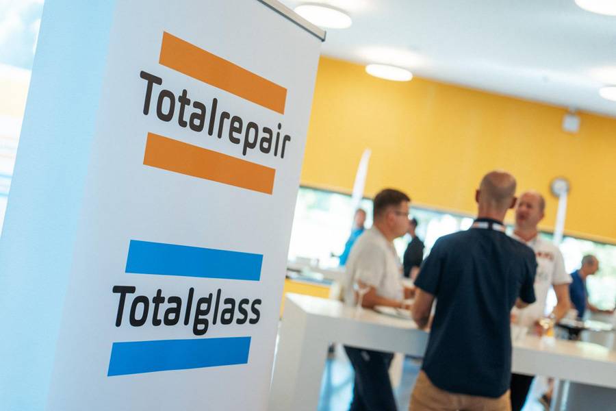 Zwei Labels, ein Ziel: Nach dem Schaden soll der Kunde im AMAG-Markennetz bleiben – ob es ums Blech oder ums Glas geht.