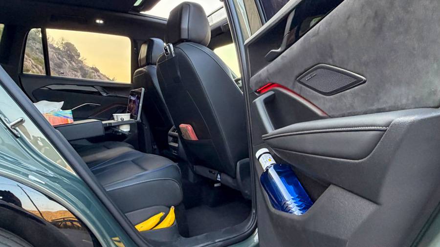 Bacs de portière, support pour tablette et espace généreux : à l’arrière aussi, le Tiguan a convaincu dans son rôle de voiture familiale.