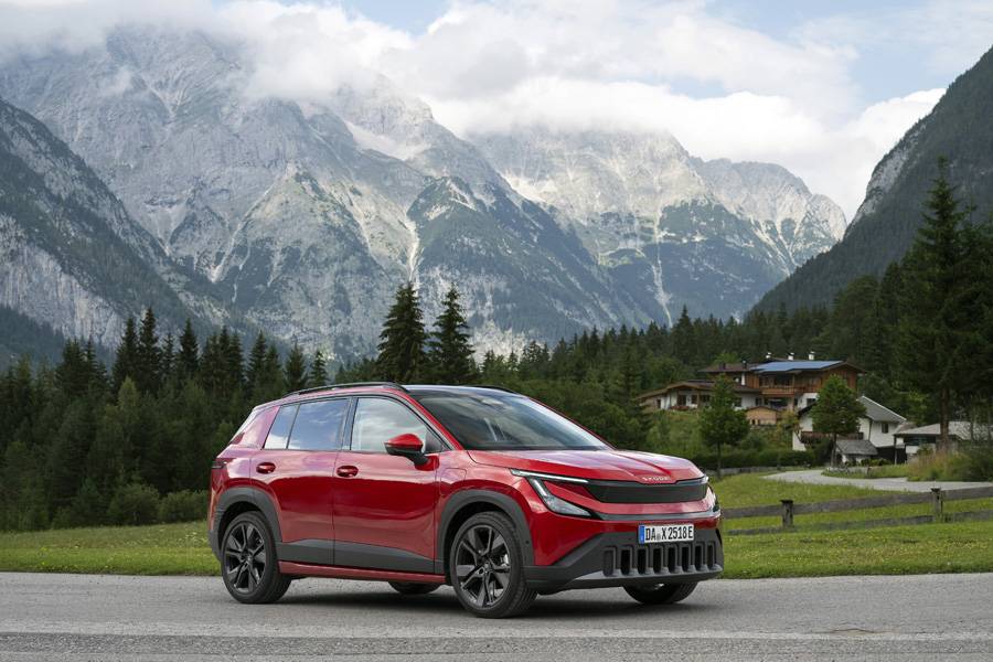 Avec ses 4,17 mètres, le crossover compact demeure agréablement maniable et se positionne comme le pendant électrique du Kamiq. En Suisse, l’Epiq 55 Selection est proposé dès 37 800 francs.