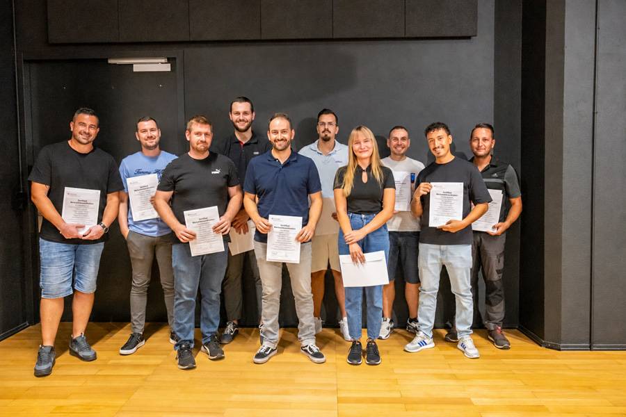 Formation réussie à Zurich : les nouveaux coordinateurs et coordinatrices d’atelier réunis après la remise de leurs certificats.