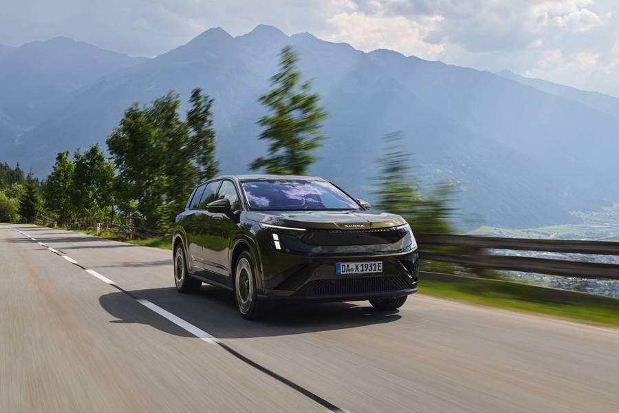 Die Tiroler Bergstrassen passten perfekt zum ruhigen Charakter des grossen Stromers. Beim gefahrenen 90x arbeitet hinten ein Synchronmotor, an der Vorderachse unterstützt eine Asynchronmaschine.
