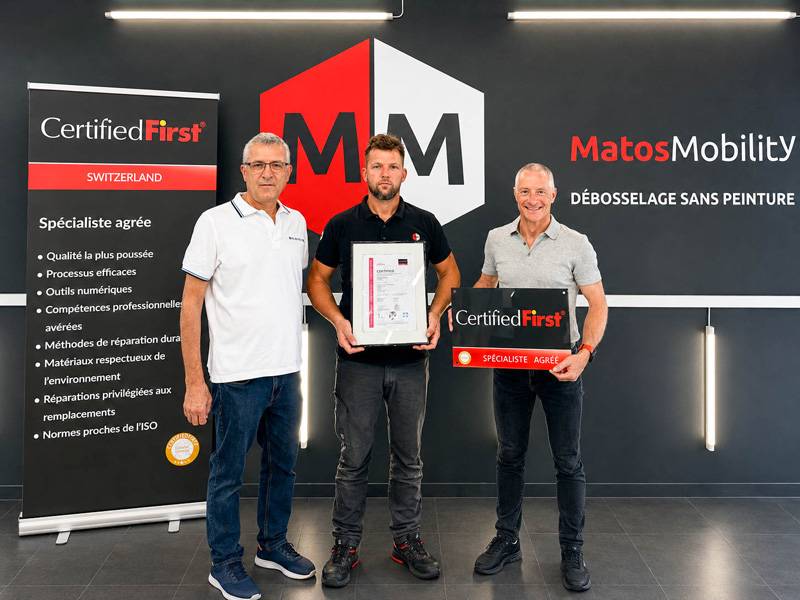 Präsentieren die Urkunden für Mitgliedschaft und Zertifizierung (v. l.): Manuel Simoës (Conseiller Technique Belfa AG), José Matos (Werkstattleiter) und Christoph Kronig (Manager CFS). 