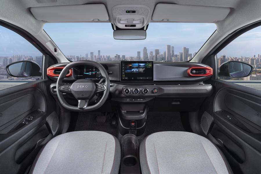Digital geht es im Pixo zeitgemäss zu: Ein 7-Zoll-Fahrerdisplay trifft auf einen 10-Zoll-Touchscreen, Google Built-in und die Gemini-Sprachsteuerung.