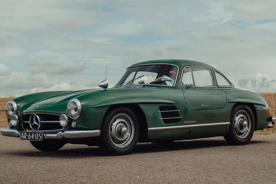 Hans Huwyler, propriétaire du Touring Garage à Lenzbourg, aurait autrefois acheté le coupé à portes papillon à un médecin bernois pour 4 500 francs. Une acquisition dont la suite mérite le détour.