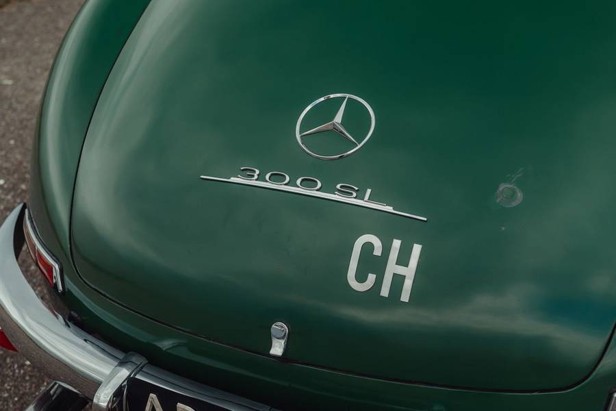 Le sigle CH à l’arrière rappelle ses origines suisses : cette Mercedes construite en 1955 a été livrée neuve par l’intermédiaire de l’importateur officiel suisse.