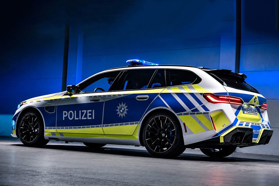 Blaulicht und starke Muskeln: Der M5 Touring macht im Polizeikleid viel Eindruck. Ob er dereinst tatsächlich auf Streife geht, hängt von der Nachfrage ab.