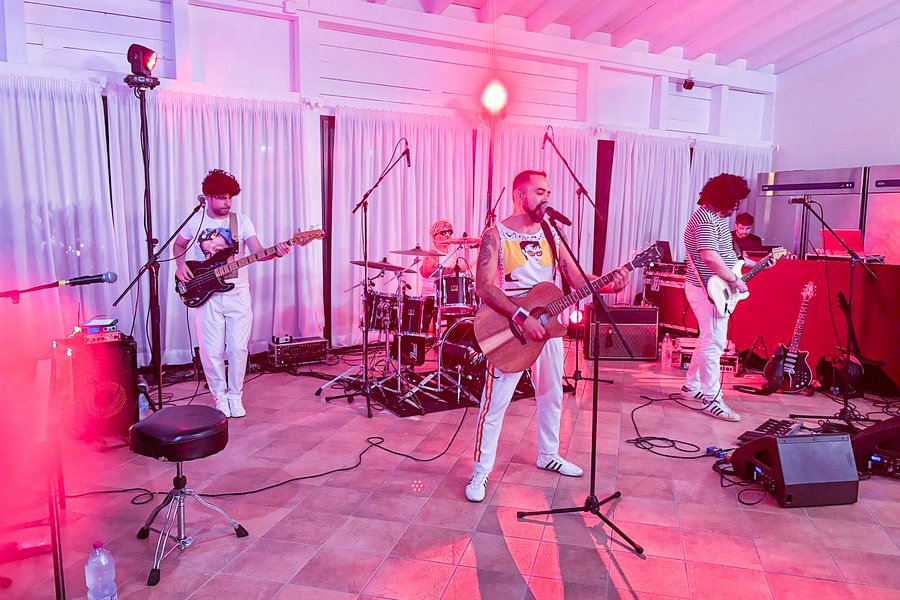 Quatre musiciens, des succès planétaires : « Radio Queen » fait vibrer le pavillon avec les classiques de ses modèles britanniques.