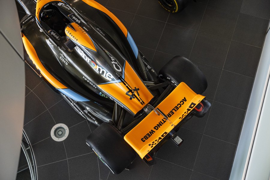 Aerodynamik mit Geschichte: das Heck des 2023er McLaren. Lando Norris fuhr den Wagen im Rennen, Brad Pitt später bei einem privaten Test in Austin.Foto: Tom Hartley Jnr