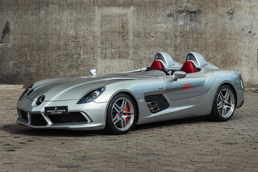 Noch näher am Fahrtwind geht kaum: Der Mercedes-Benz SLR McLaren Stirling Moss von 2009 verzichtet auf Dach und Windschutzscheibe. Einer von 75 Speedstern, die an den Mille-Miglia-Sieg von 1955 erinnern.  Fotos: Courtesy of Broad Arrow Auctions
