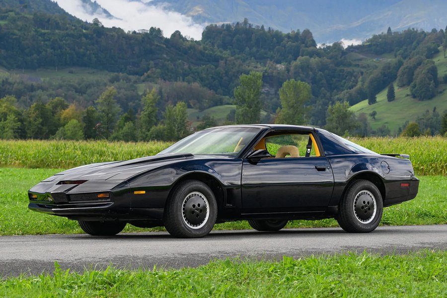 Un KITT habitué à la scène : cette Pontiac Firebird Trans Am de 1982 a accompagné les apparitions européennes de David Hasselhoff, selon le catalogue. Il s’agit d’une voiture de promotion et de tournée ; elle n’est pas présentée comme un véhicule de tournage de la série. Photo : Courtesy of Broad Arrow Auctions